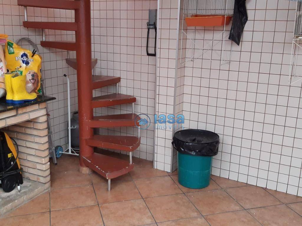 Sobrado à venda com 4 quartos, 300m² - Foto 39