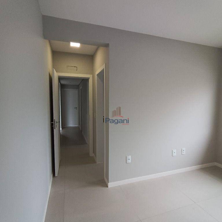 Casa à venda com 3 quartos, 106m² - Foto 13