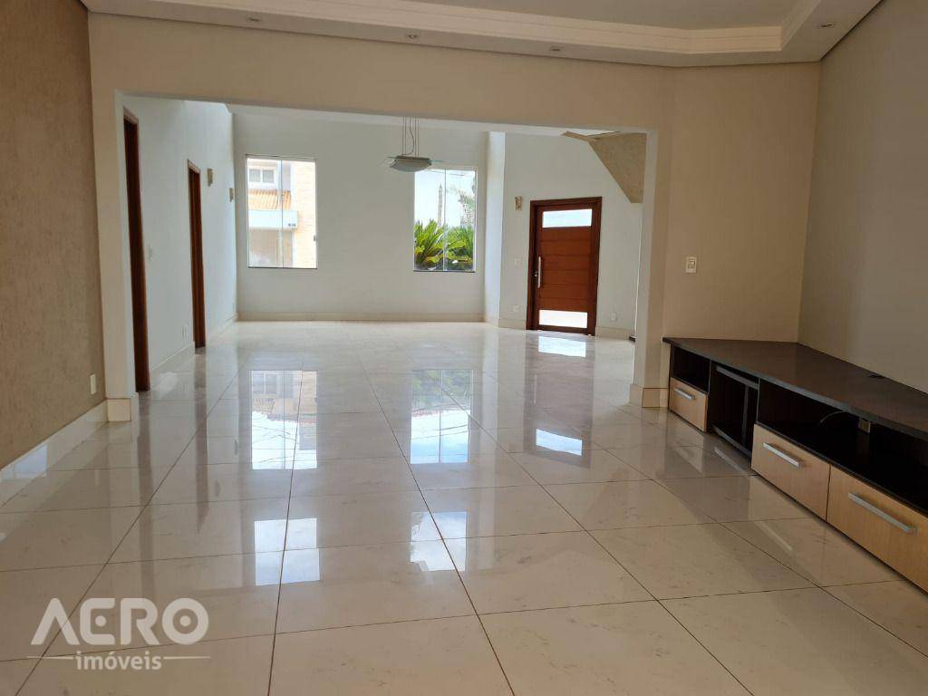 Casa de Condomínio à venda com 4 quartos, 400m² - Foto 2