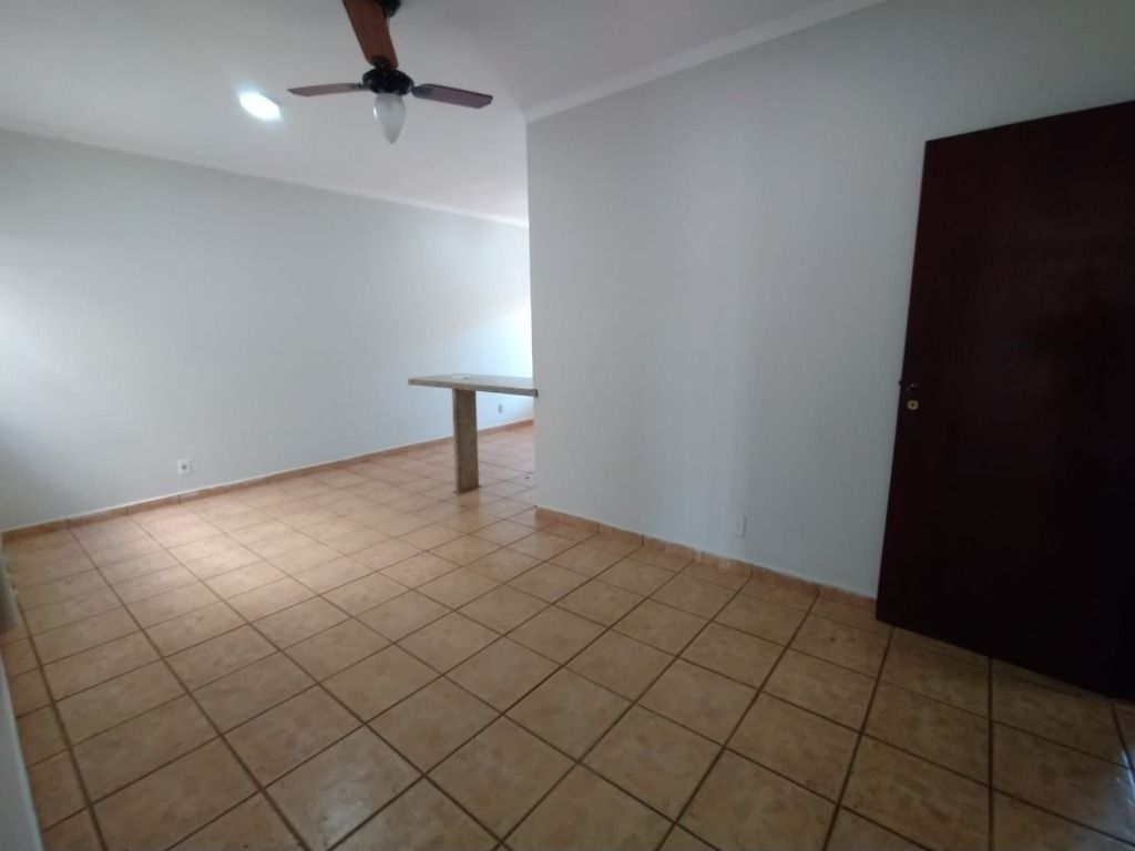 Casa à venda com 3 quartos, 220m² - Foto 1