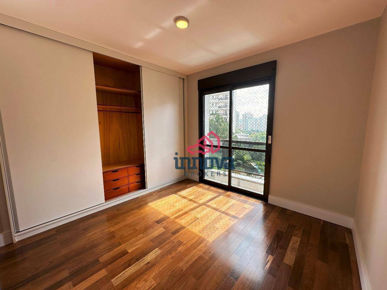 Apartamento à venda com 4 quartos, 195m² - Foto 5