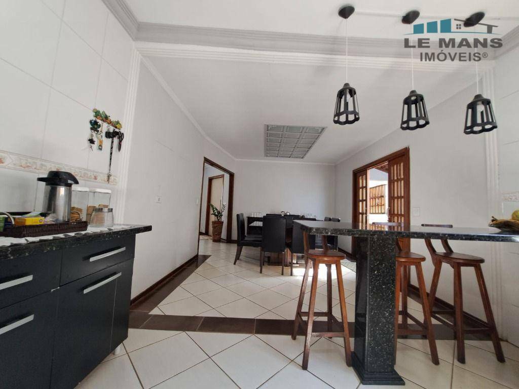 Casa à venda com 4 quartos, 185m² - Foto 12