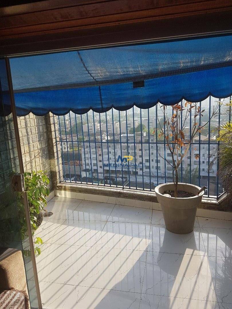 Apartamento à venda com 3 quartos, 200m² - Foto 19