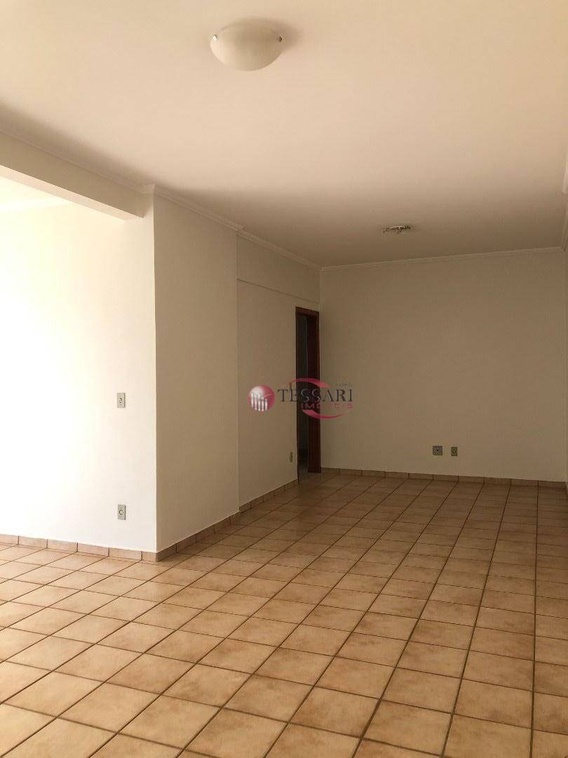 Apartamento à venda com 3 quartos, 125m² - Foto 4