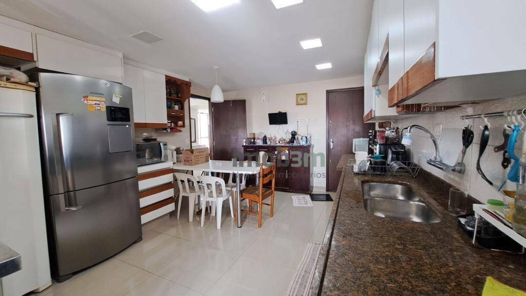 Apartamento à venda com 5 quartos, 240m² - Foto 3