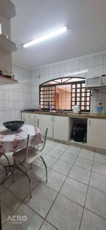 Casa à venda com 4 quartos, 236m² - Foto 16