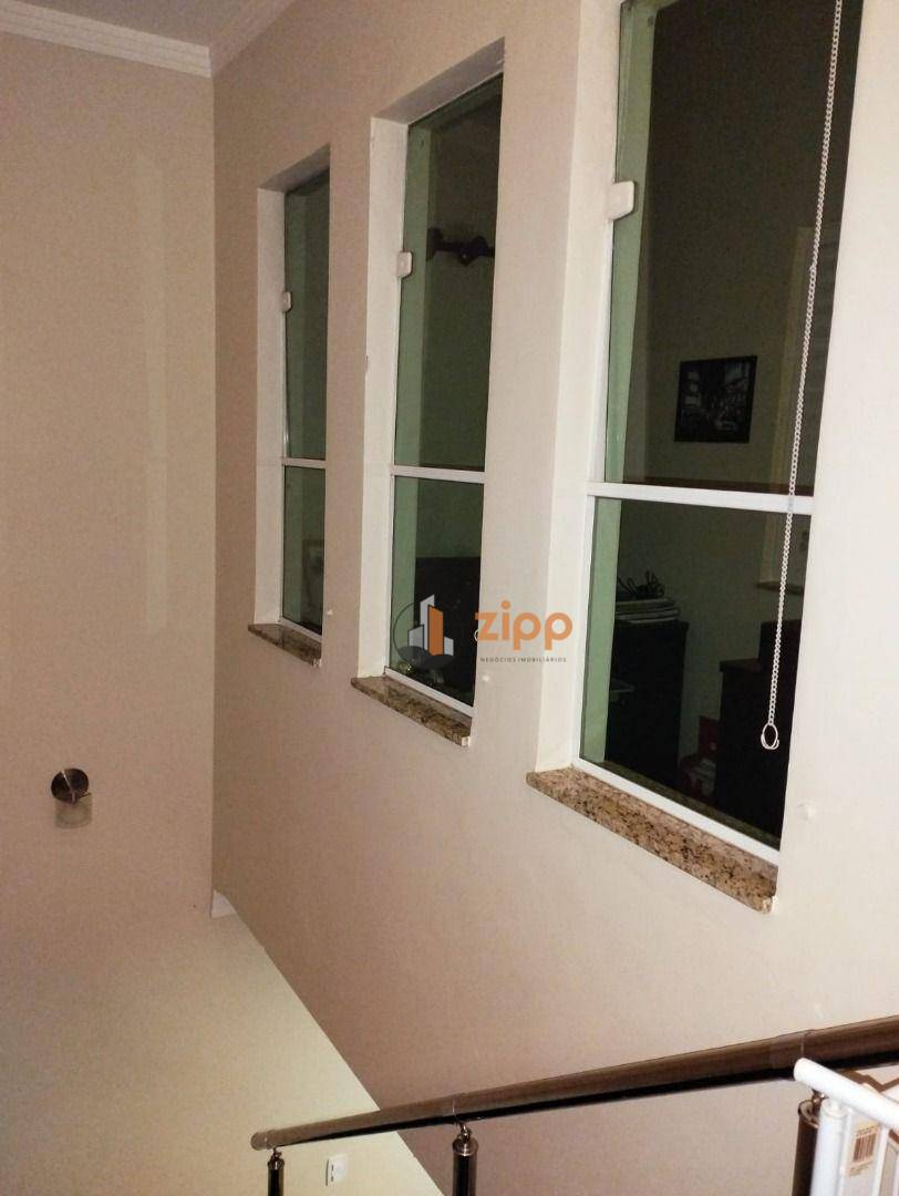 Sobrado à venda com 3 quartos, 114m² - Foto 4