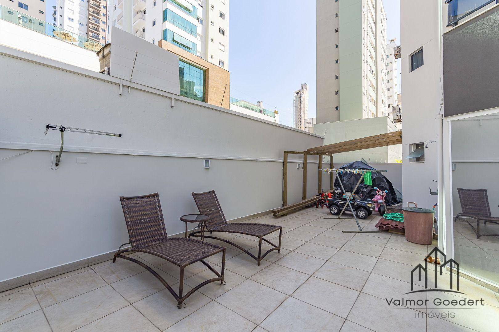 Apartamento à venda com 3 quartos, 216m² - Foto 10