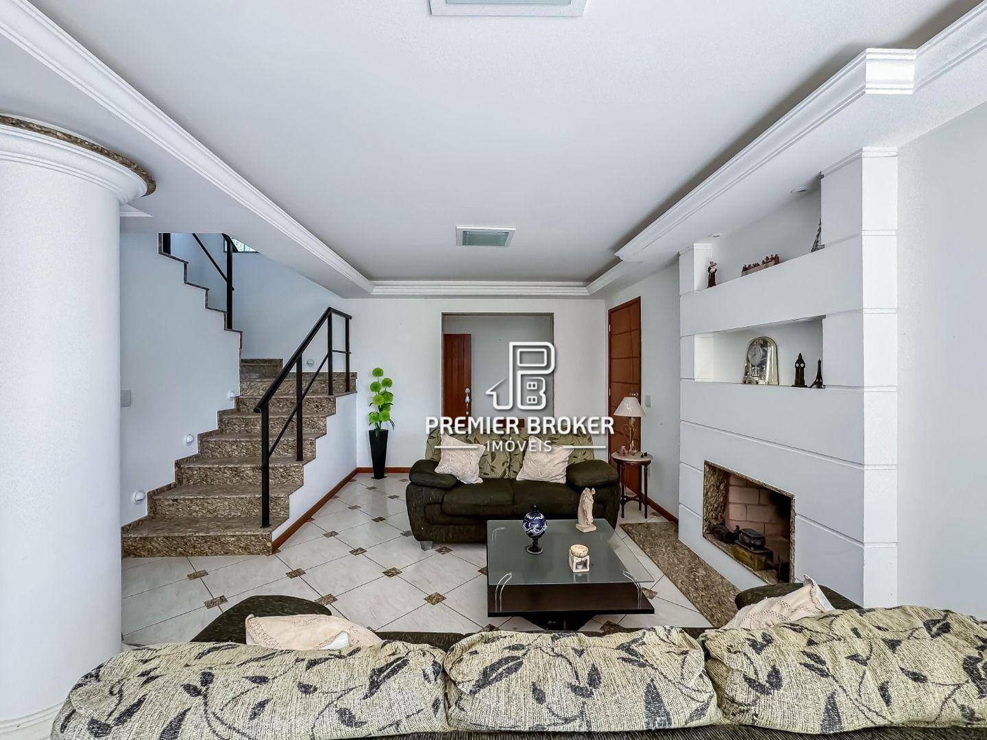 Casa de Condomínio à venda com 5 quartos, 213m² - Foto 4