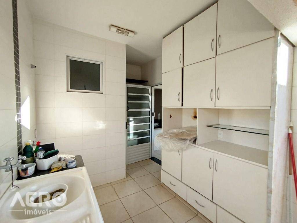 Casa para alugar com 3 quartos, 210m² - Foto 12