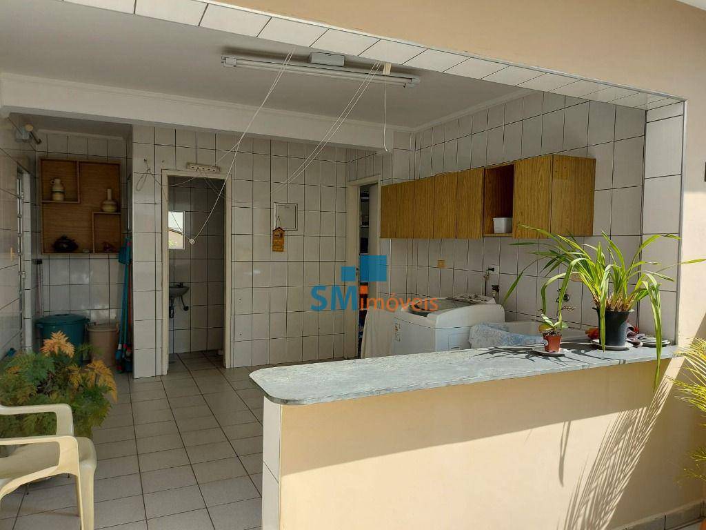 Casa à venda com 6 quartos, 200m² - Foto 18