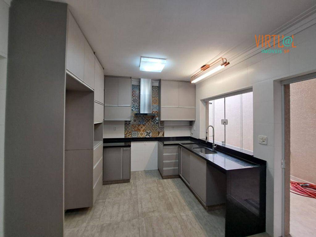 Casa para alugar com 3 quartos, 219m² - Foto 25