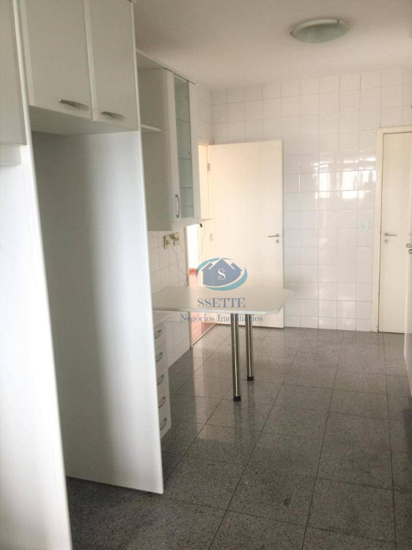 Apartamento à venda com 3 quartos, 185m² - Foto 1