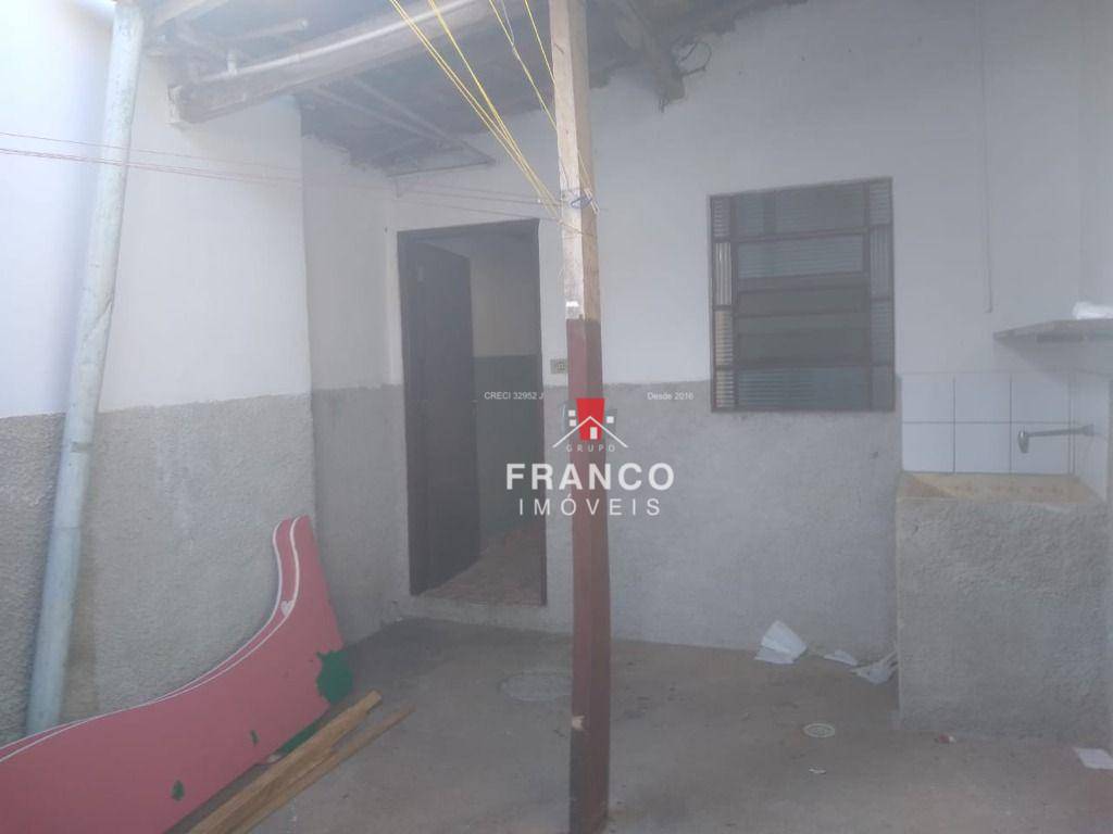 Casa à venda com 3 quartos, 165m² - Foto 7