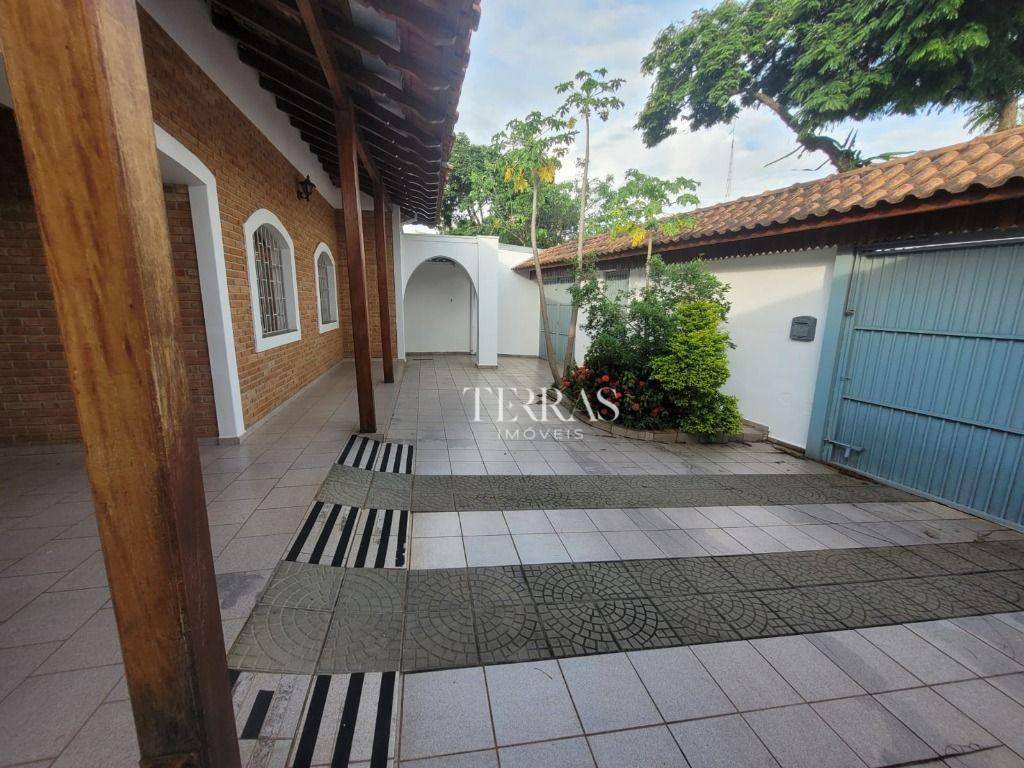 Casa de Condomínio à venda com 3 quartos, 222m² - Foto 2