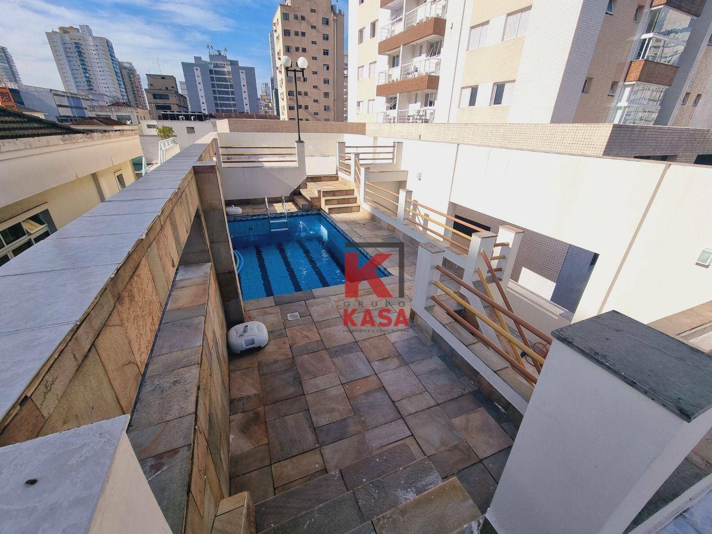 Casa à venda e aluguel com 3 quartos, 339m² - Foto 2