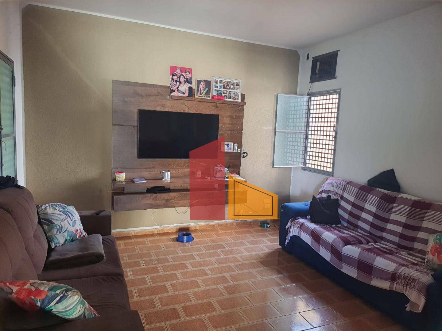 Casa à venda com 3 quartos, 220m² - Foto 1