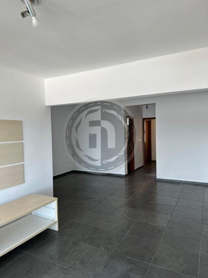 Apartamento à venda com 3 quartos, 147m² - Foto 2