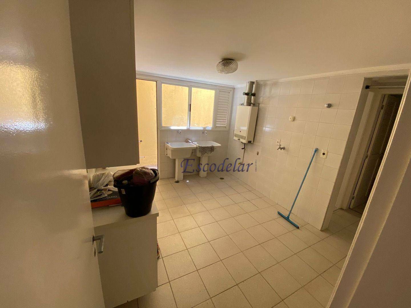 Casa para alugar com 3 quartos, 375m² - Foto 17