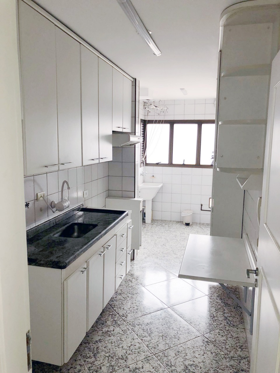 Apartamento à venda com 2 quartos, 67m² - Foto 2