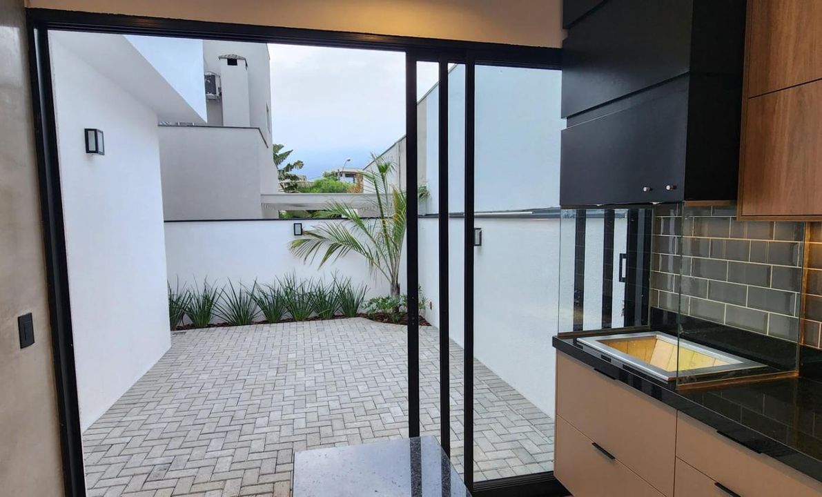 Casa de Condomínio à venda com 3 quartos, 300m² - Foto 38