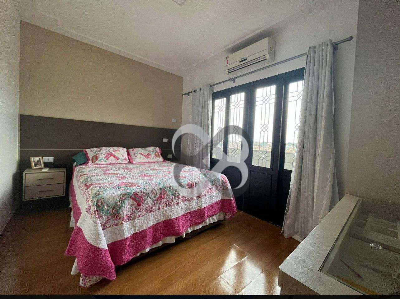 Casa à venda com 4 quartos, 236m² - Foto 12