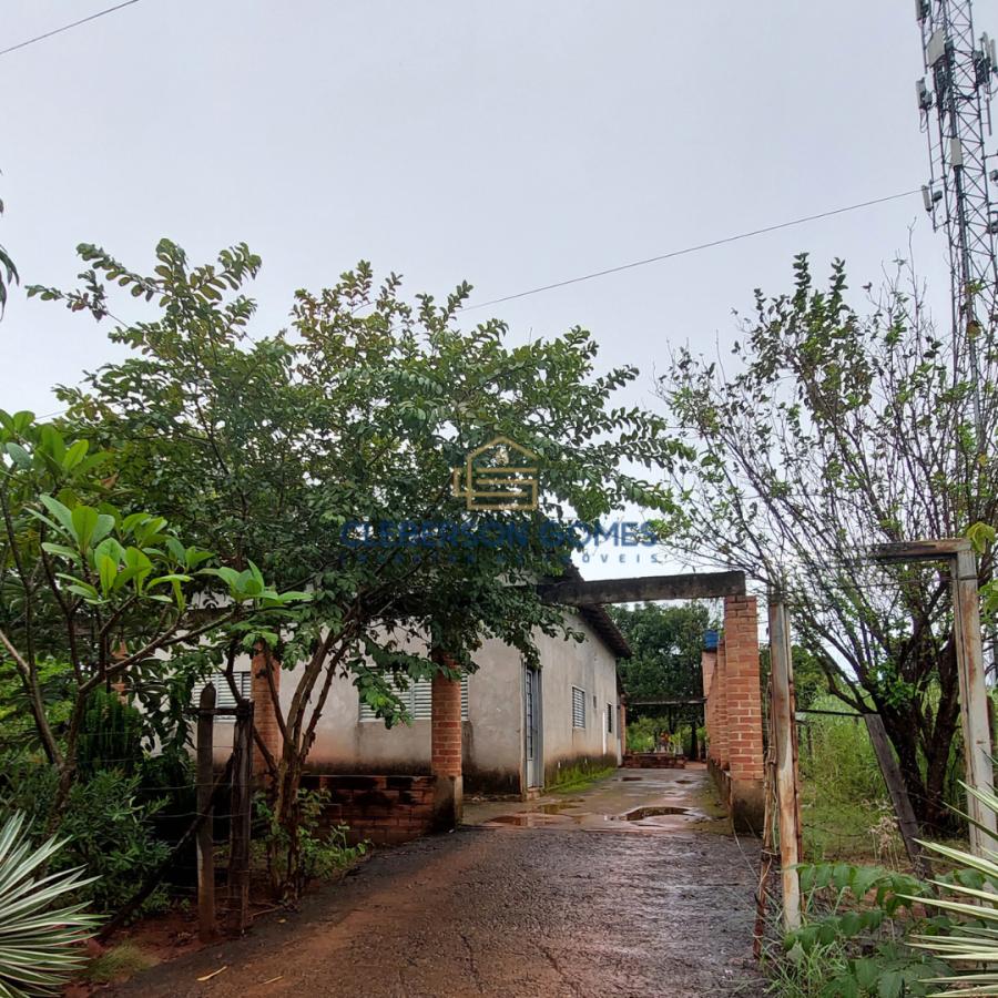 Casa à venda com 4 quartos, 600m² - Foto 1