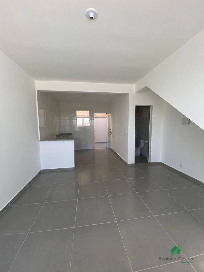 Casa à venda com 2 quartos, 55m² - Foto 6