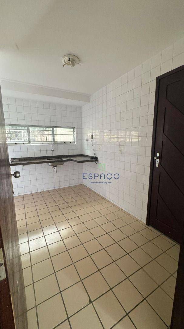 Apartamento para alugar com 3 quartos, 96m² - Foto 13