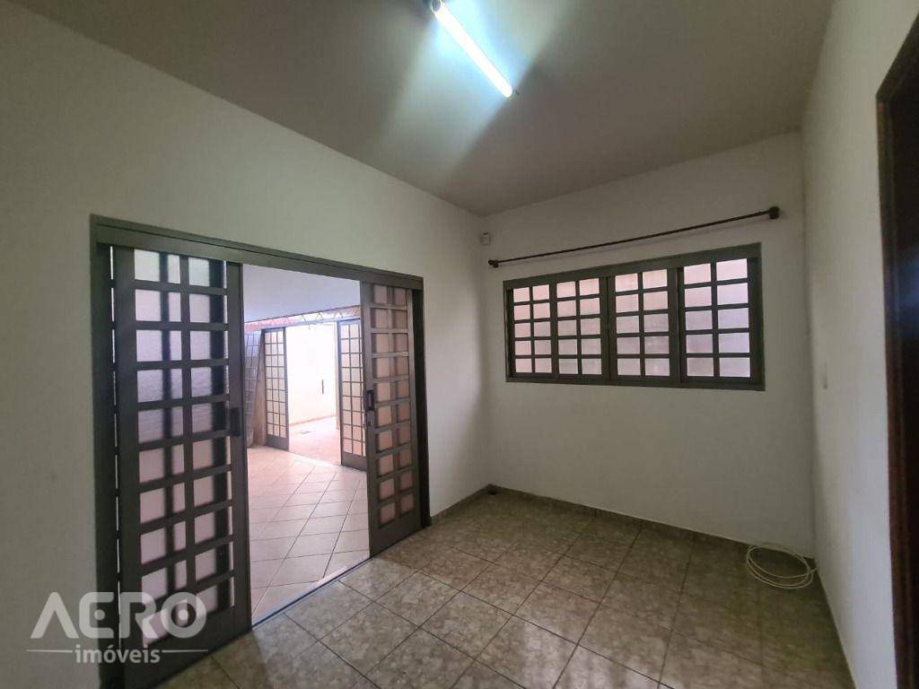 Casa à venda com 3 quartos, 223m² - Foto 8