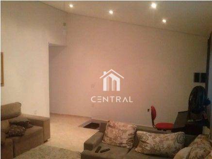 Casa de Condomínio à venda com 3 quartos, 250m² - Foto 1