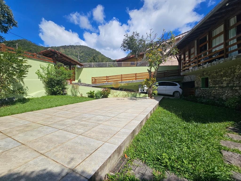 Casa à venda com 4 quartos, 200m² - Foto 2