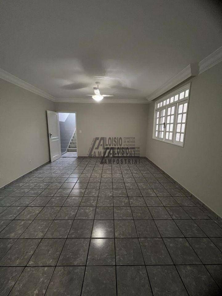 Casa à venda com 4 quartos, 180m² - Foto 10