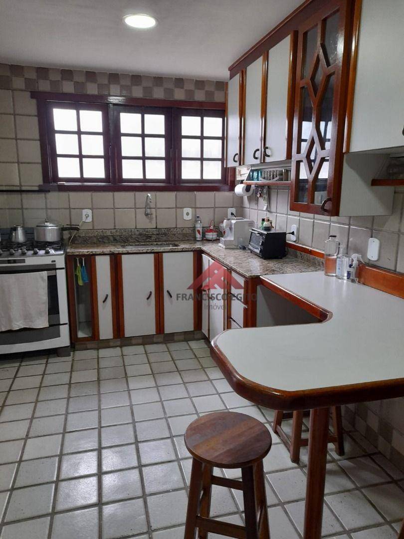 Casa à venda com 6 quartos, 300m² - Foto 12