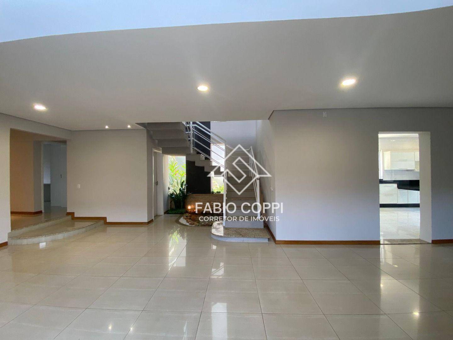 Casa de Condomínio à venda com 3 quartos, 320m² - Foto 2