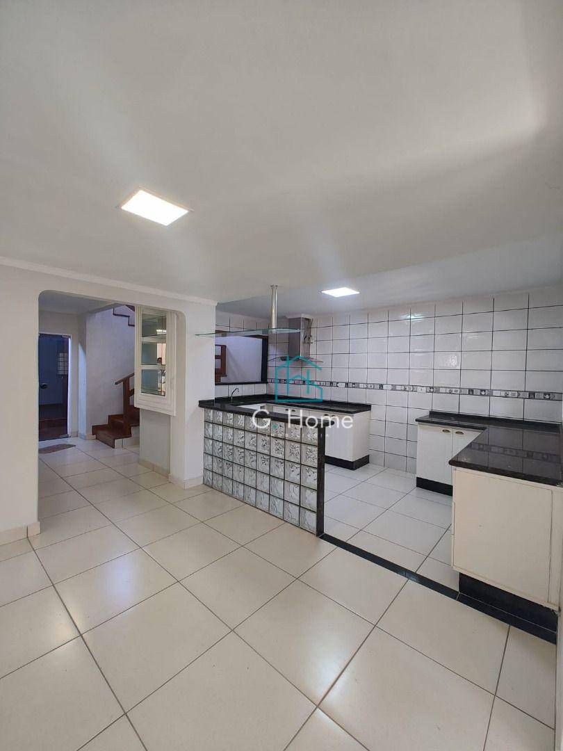 Casa, 3 quartos, 174 m² - Foto 4