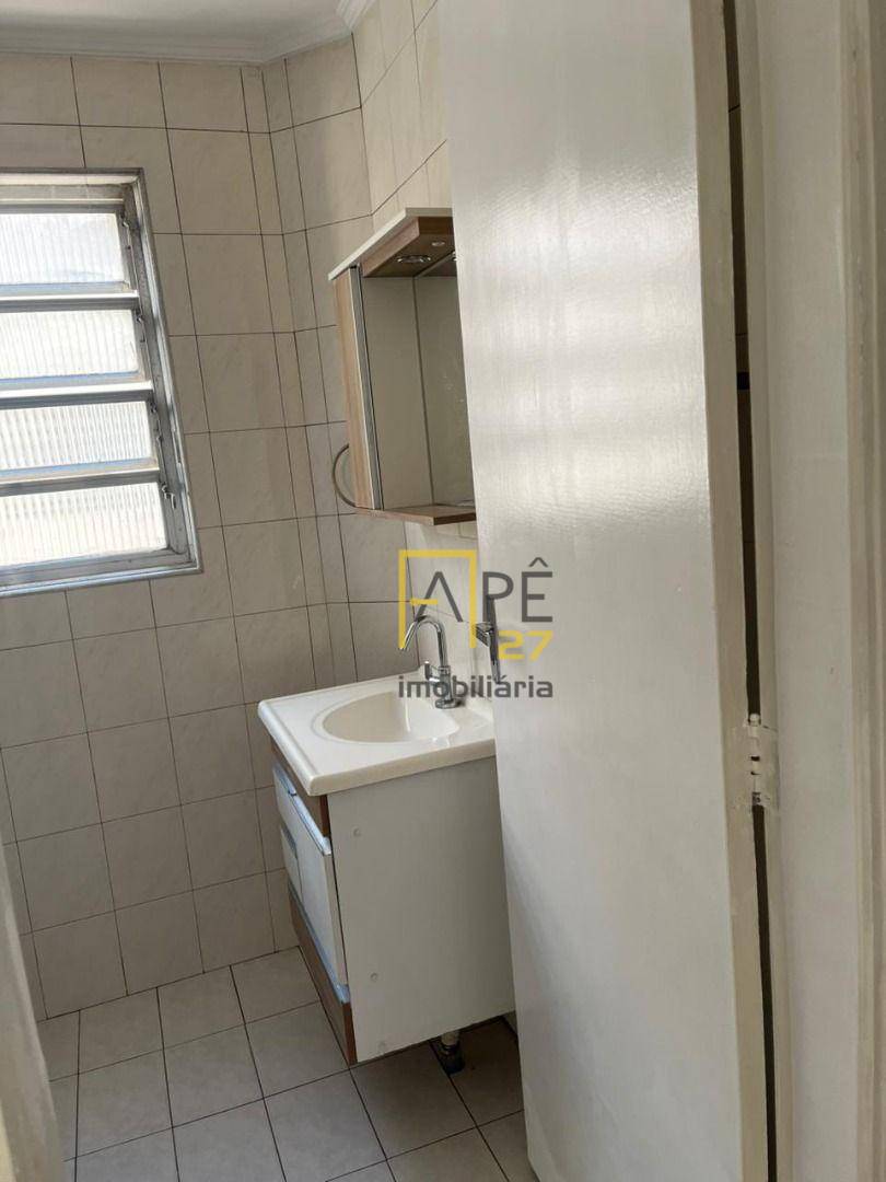 Apartamento para alugar com 2 quartos, 64m² - Foto 13