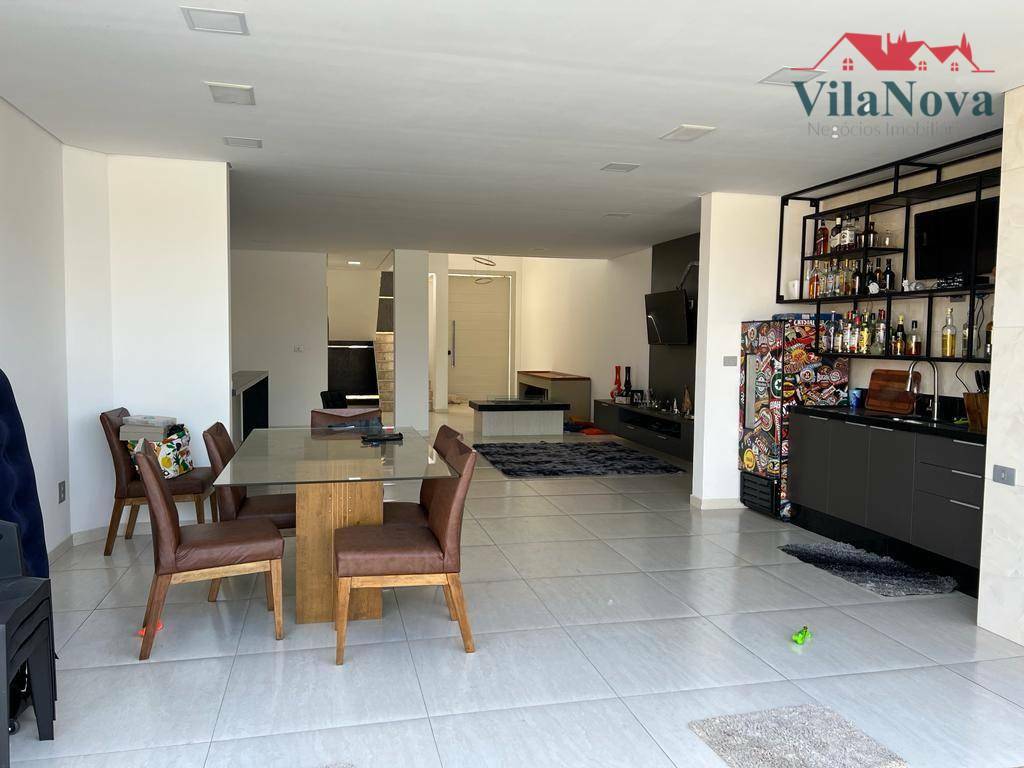 Casa de Condomínio à venda com 4 quartos, 304m² - Foto 1