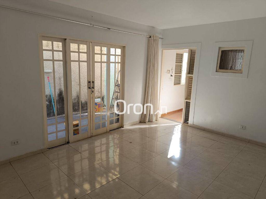 Sobrado à venda com 5 quartos, 200m² - Foto 2