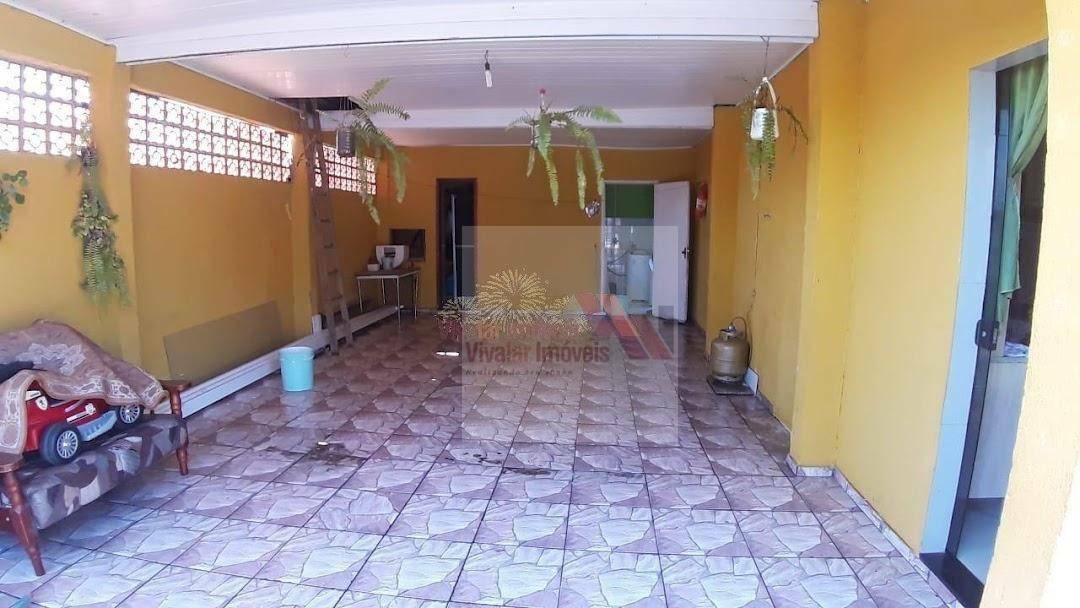 Casa à venda com 3 quartos, 100m² - Foto 2