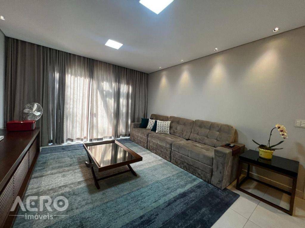 Casa à venda com 3 quartos, 215m² - Foto 4