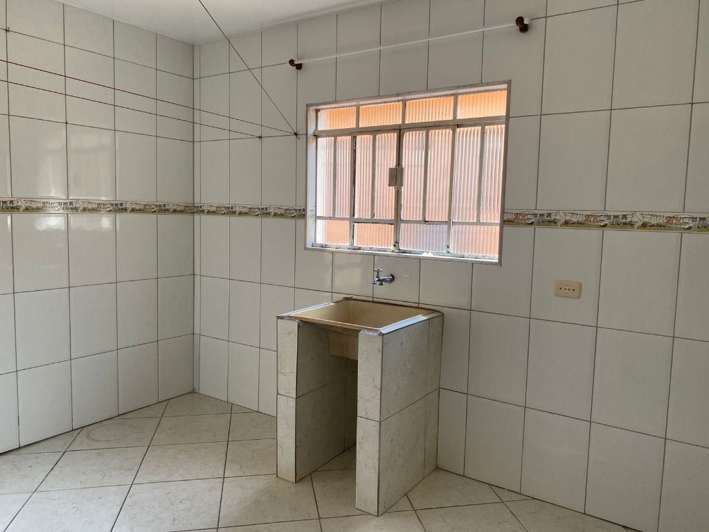 Casa para alugar com 3 quartos, 300m² - Foto 5