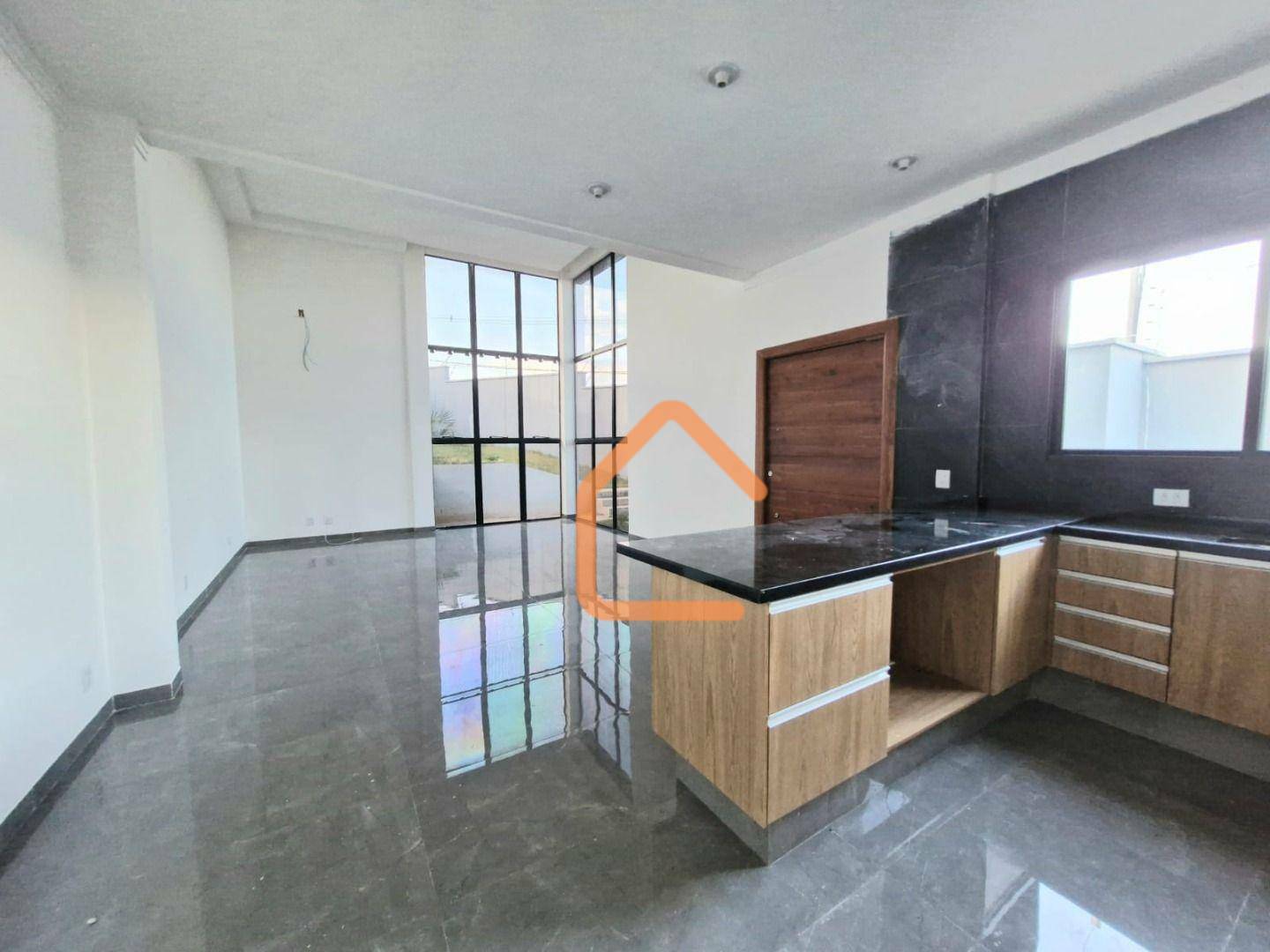 Casa à venda com 3 quartos, 178m² - Foto 1