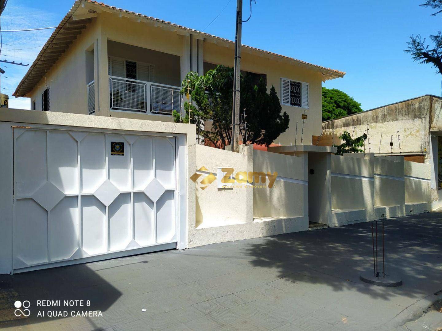 Sobrado à venda com 4 quartos, 349m² - Foto 1