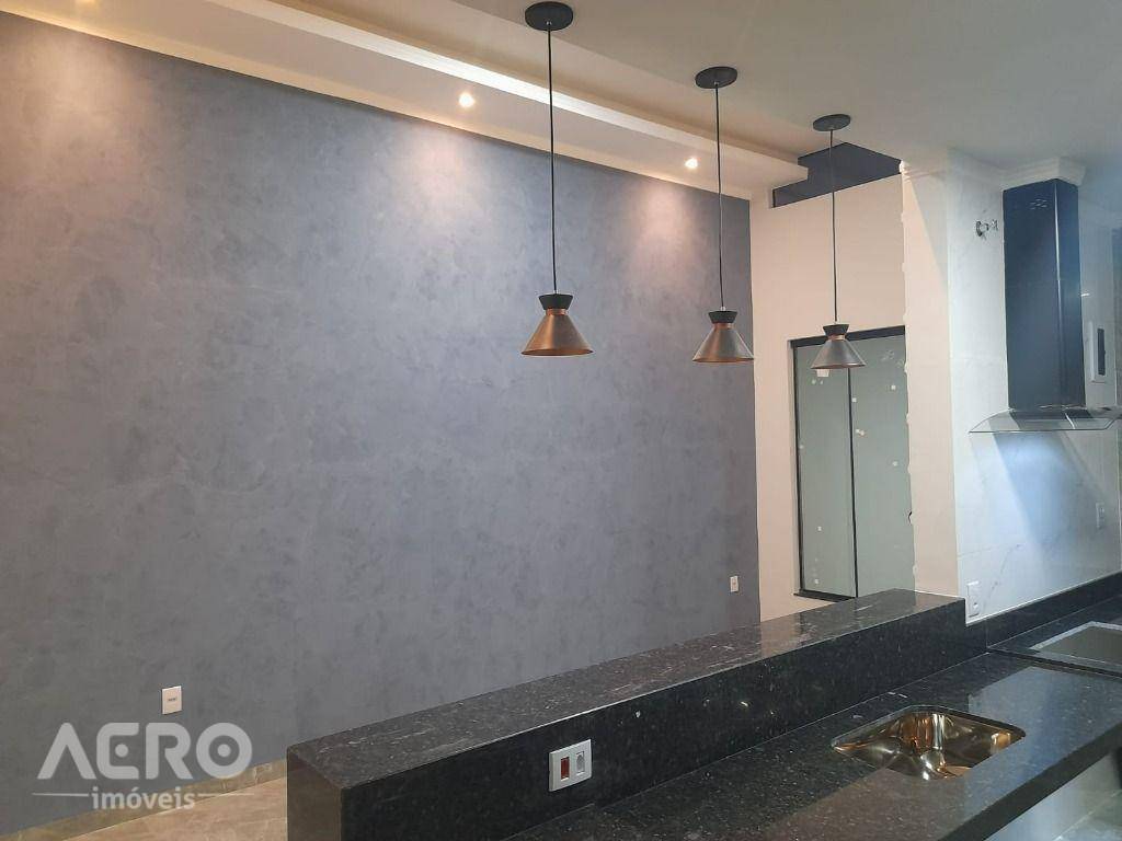 Casa à venda com 3 quartos, 120m² - Foto 1