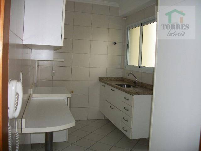 Apartamento à venda com 2 quartos, 65m² - Foto 4