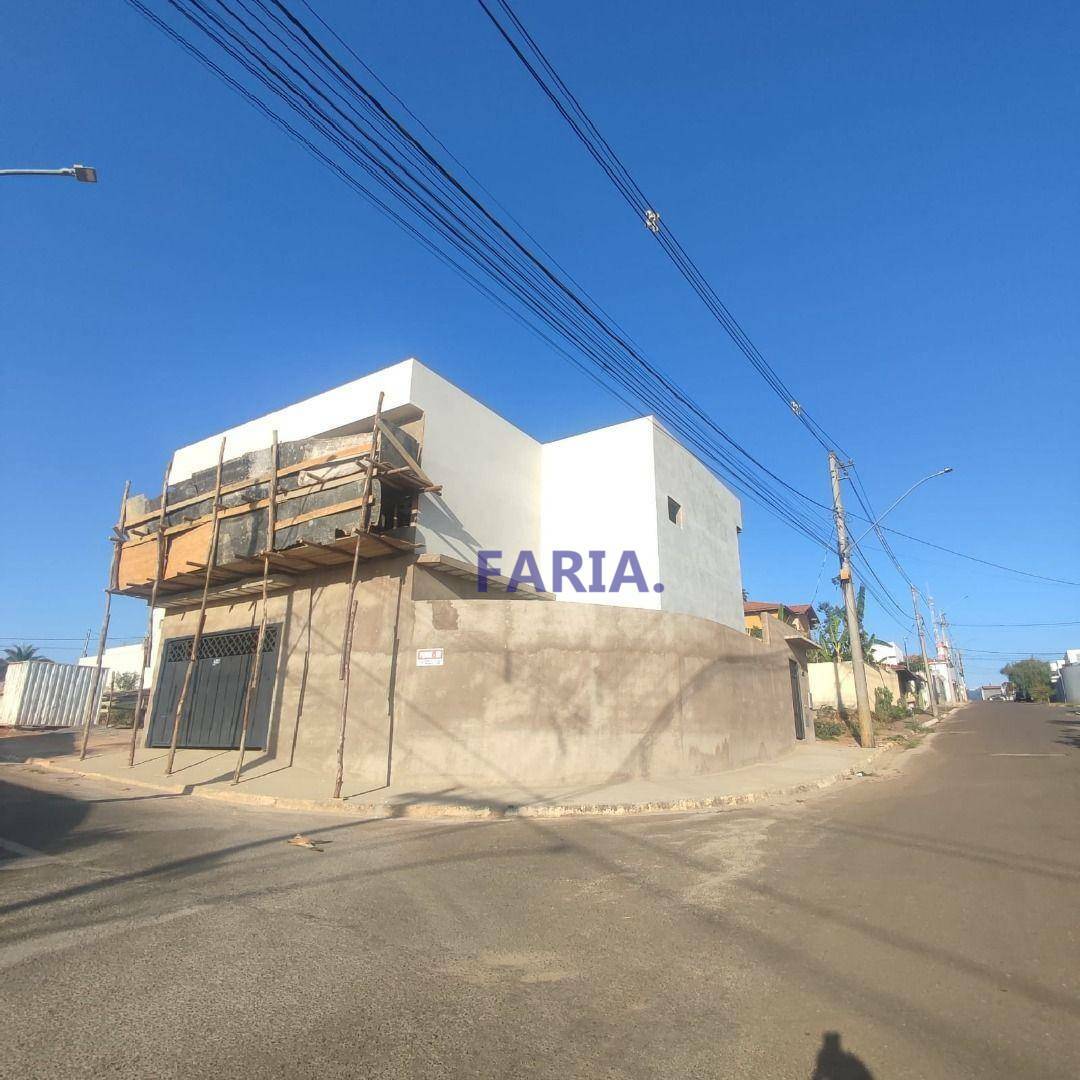 Casa, 4 quartos, 219 m² - Foto 1