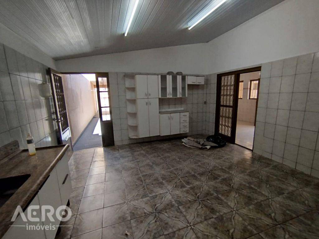 Casa para alugar com 2 quartos, 150m² - Foto 20