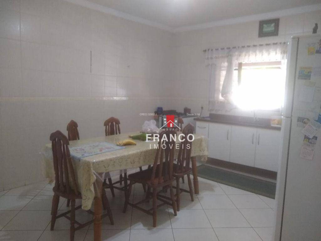 Casa para alugar com 2 quartos, 260m² - Foto 12