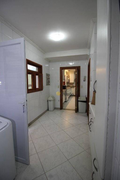 Casa de Condomínio à venda com 4 quartos, 490m² - Foto 28